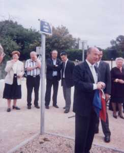  ORANGE 
Rue Jacques PERRET 
---- 
Inauguration par le maire 
Jacques BOMPARD
