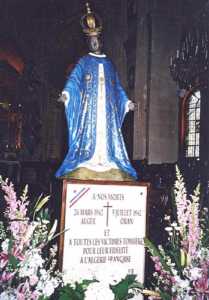  PARIS 
---- 
Eglise St Nicolas du Chardonnet
Statue de Notre Dame d'Afrique
